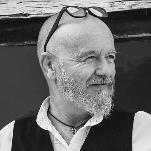 Roberto Serri con le sue opere